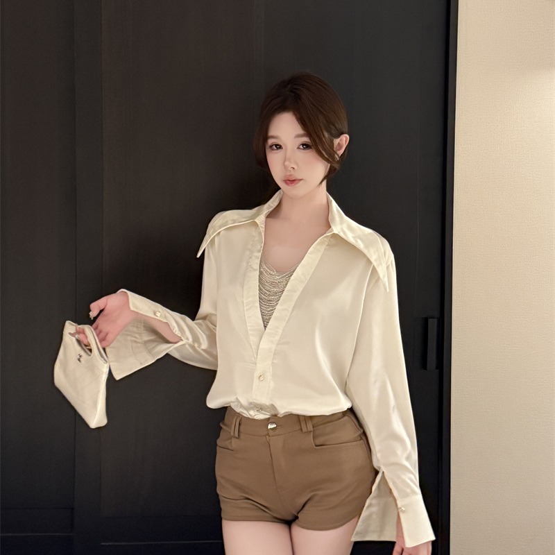 Chain Detail Fake Two-Piece V-Neck Shirt Top for Women - Image 5