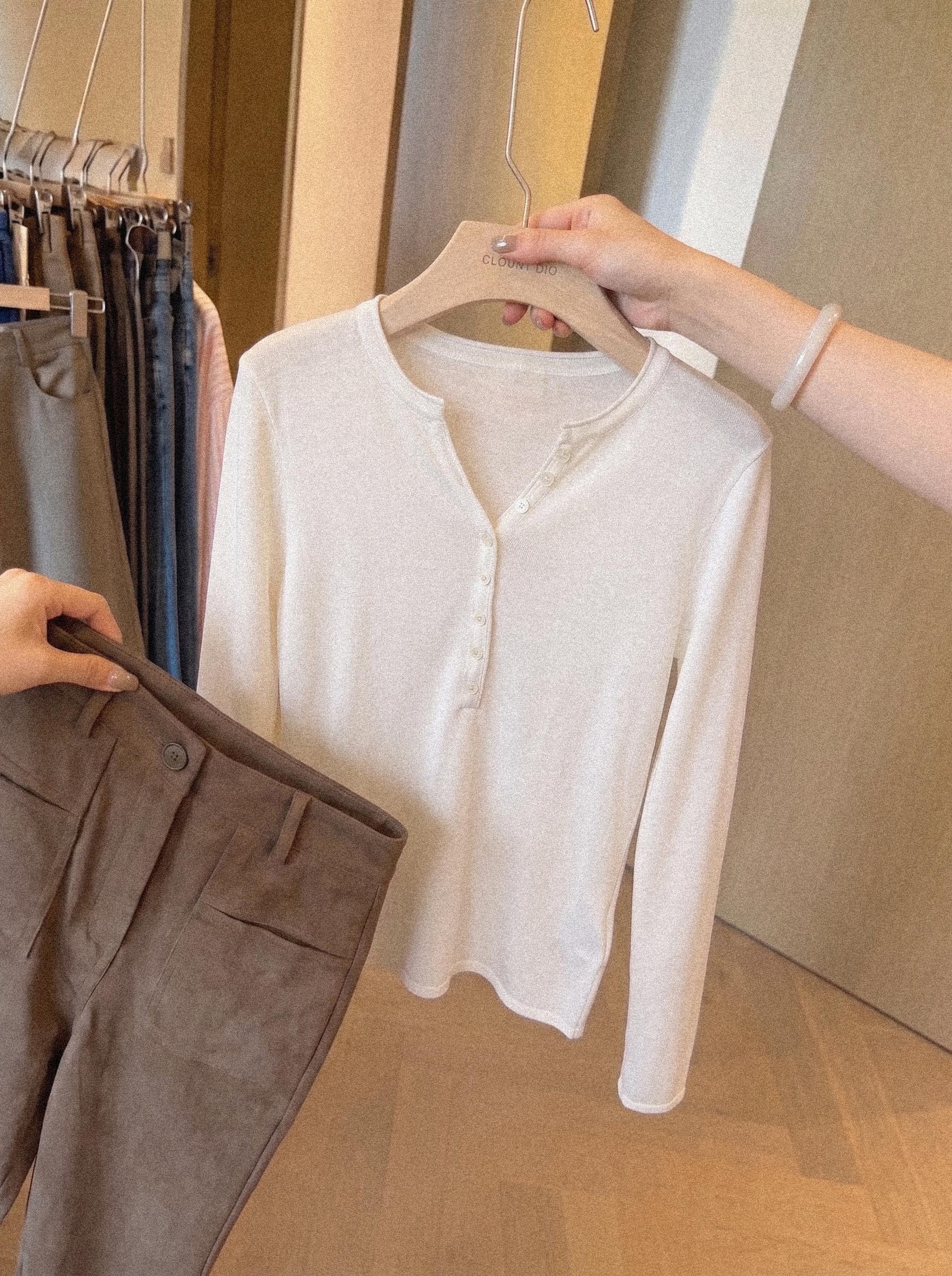 Women's V-Neck Long Sleeve Knit Top with Shell Buttons