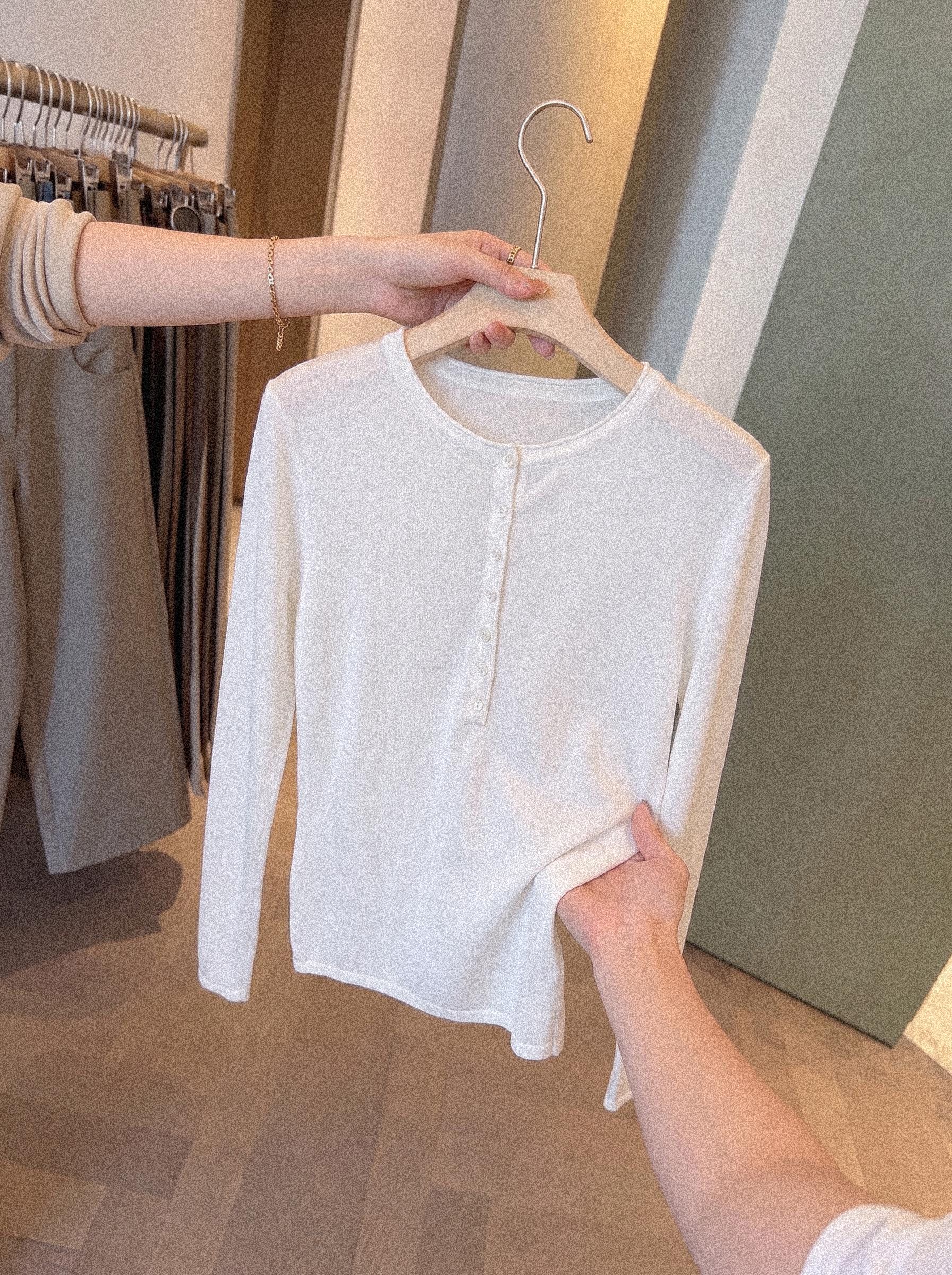 Women's V-Neck Long Sleeve Knit Top with Shell Buttons - Image 4