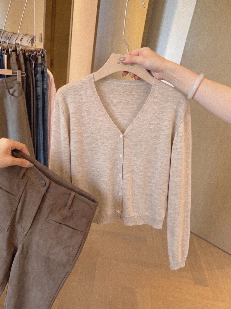 V-Neck Knit Cardigan Women's Early Autumn 2026 Thin Knit Sweater Top